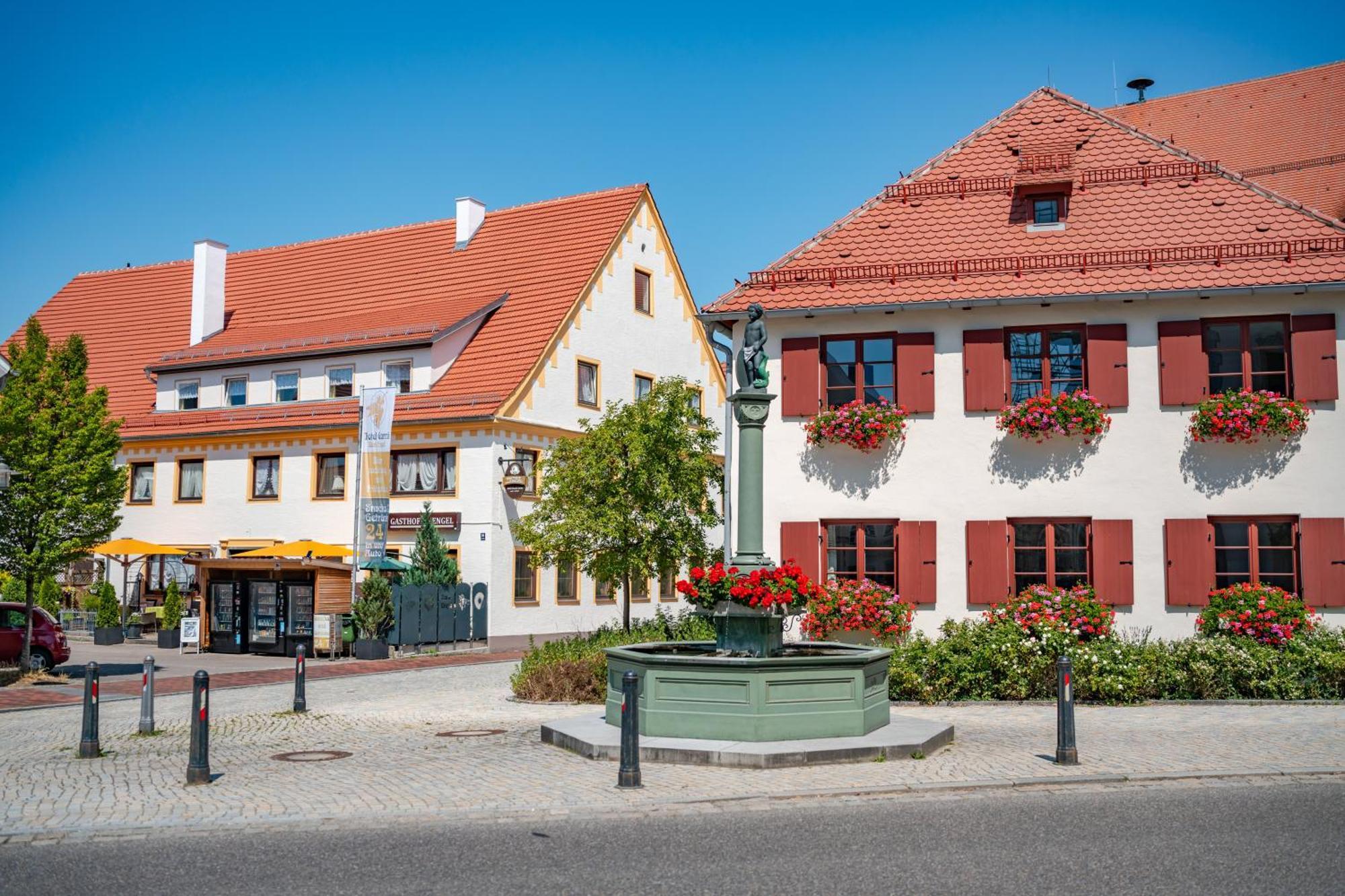 Hotel Garni "Zum Engel" Oberguenzburg Exterior photo